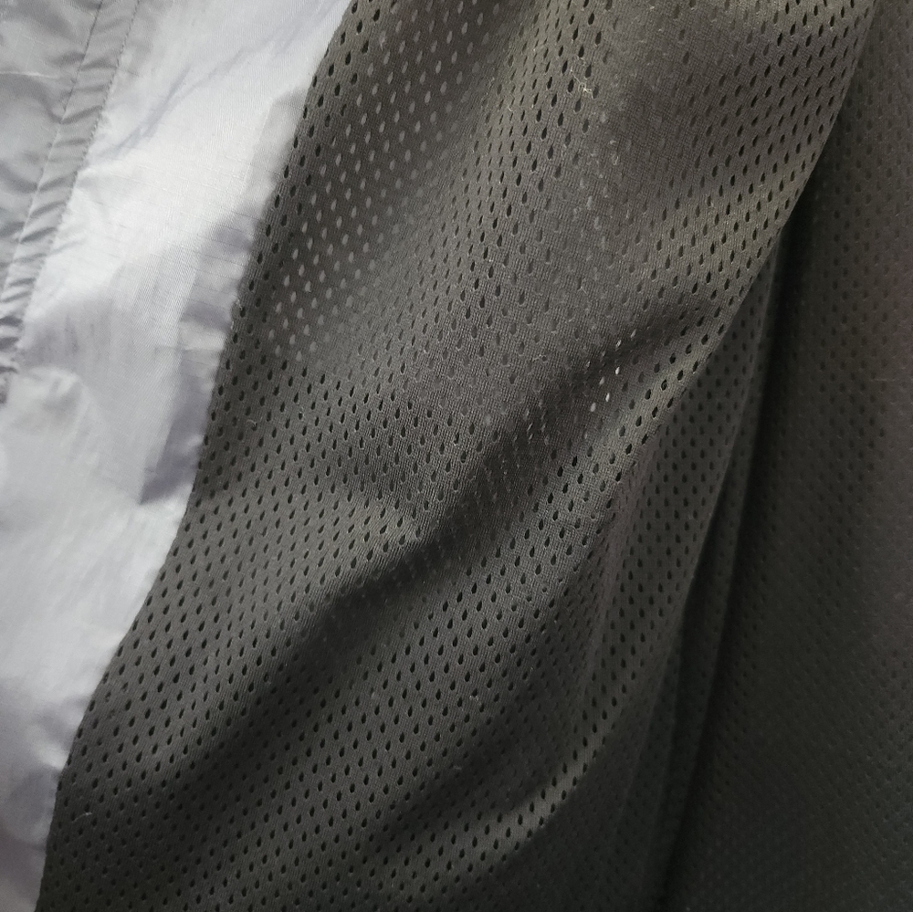 Under Armour Youths Gray and Black Jacket Cold Weather Rain Jacket. - Picture 4 of 6